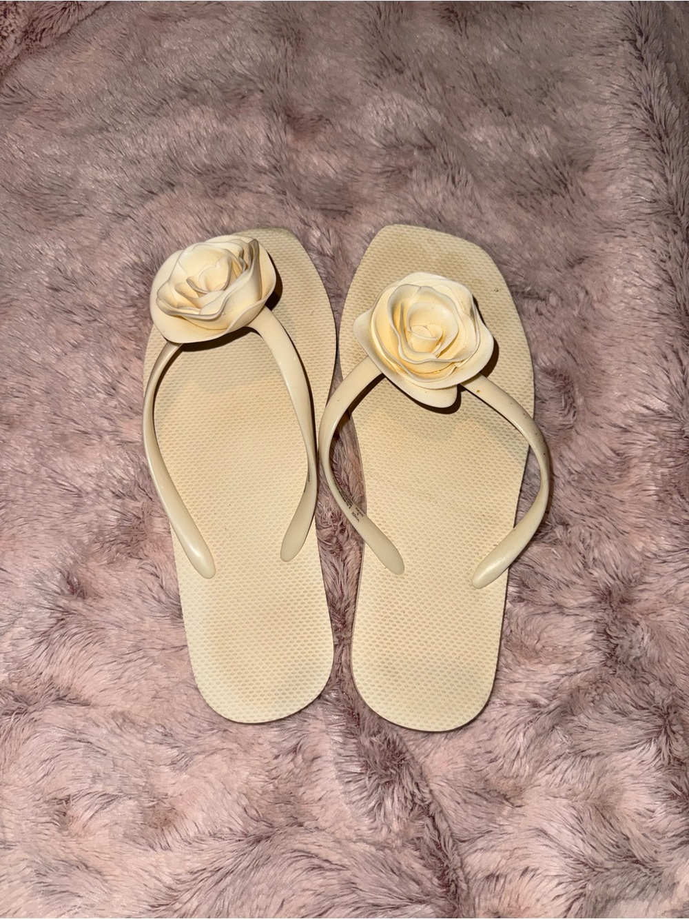 Shade & Shore Cream Floral Rose Flip Flops
